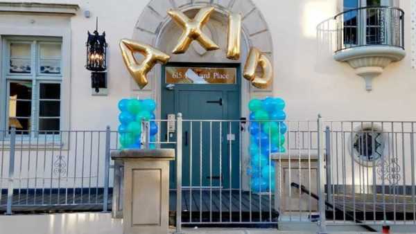 AXID Gold Letters Arch
