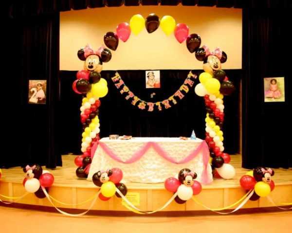 Minnie Mouse Columns and Pearl Arch