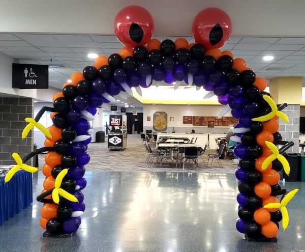 Do you need a special themed arch for your event? Let us design an arch that fits your chosen colos & or theme to greet all your guests.