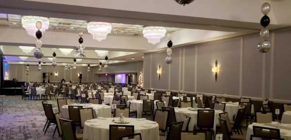 Do you need to add some decor to your banquet halls ceiling to make the room look great? Let us show you the many ways custom balloon decor in your favorite colors or theme can make your rooms ceilign look Great!