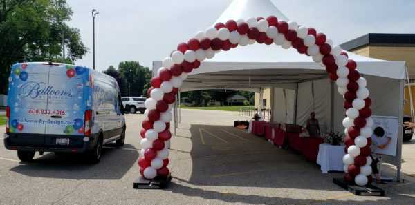 Do you need a Lg drive thru arch for your grad or other special event? Let us make one of these arches in your school colors or events theme colors.