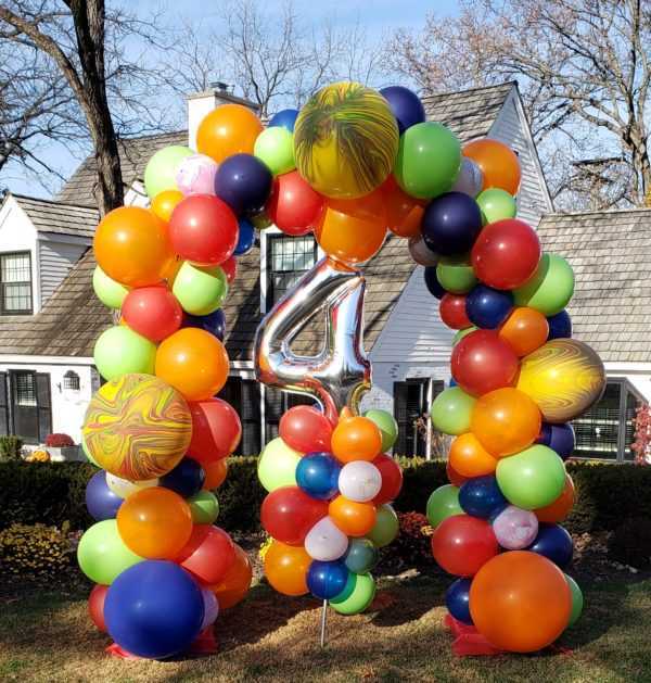 Do you need a very special organic balloon arch to help celebrate a Birthday? Let us create an arch like this in your favorite colors to make for a great display.