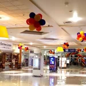 Do you need balloon decor to decorate your next event? People don't often thinking of hanging balloons from the ceiling to decorate an area.